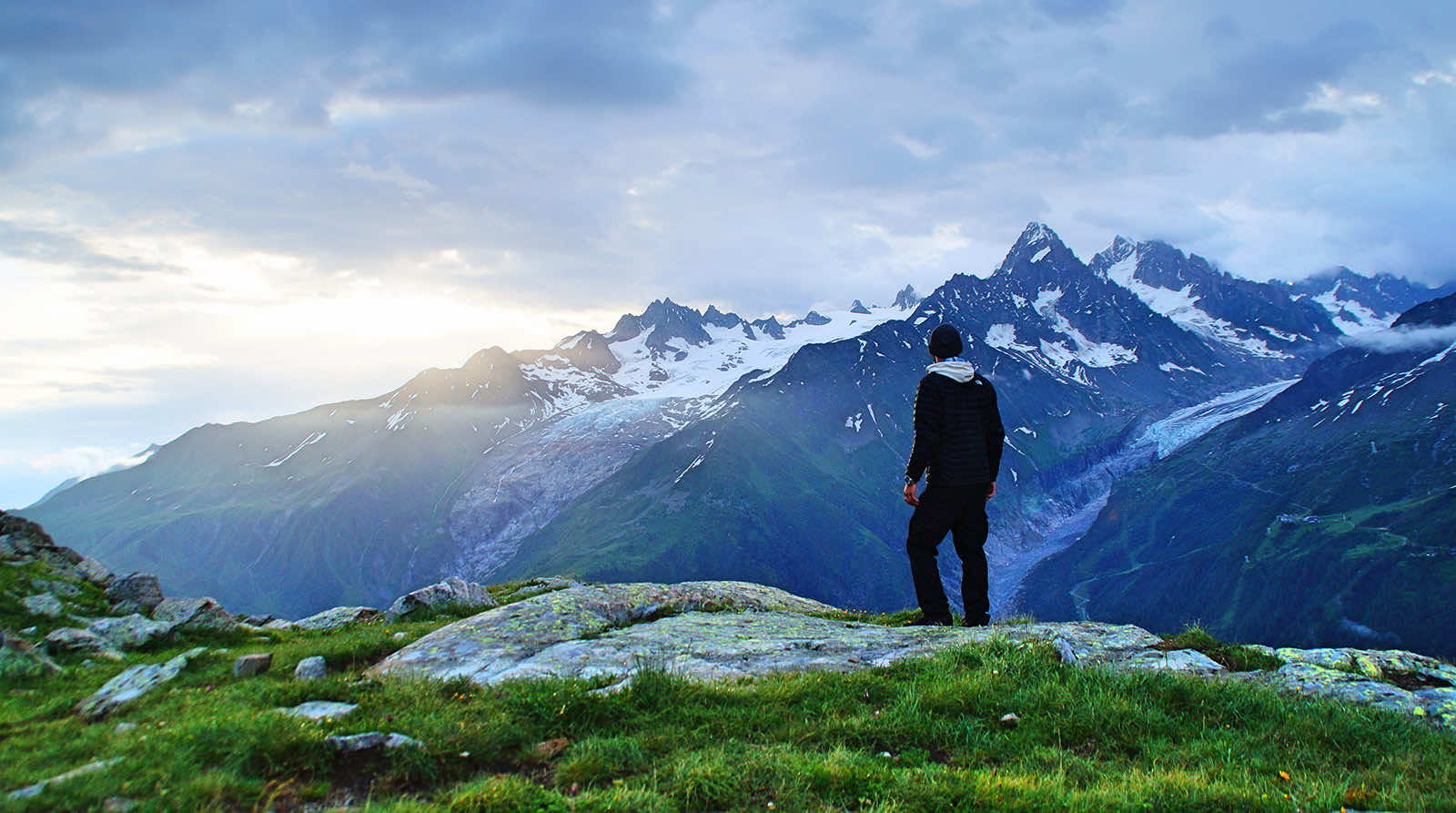 road#4_CHAMONIX_nicolas-cool-SpNbLsJuuYQ-unsplash